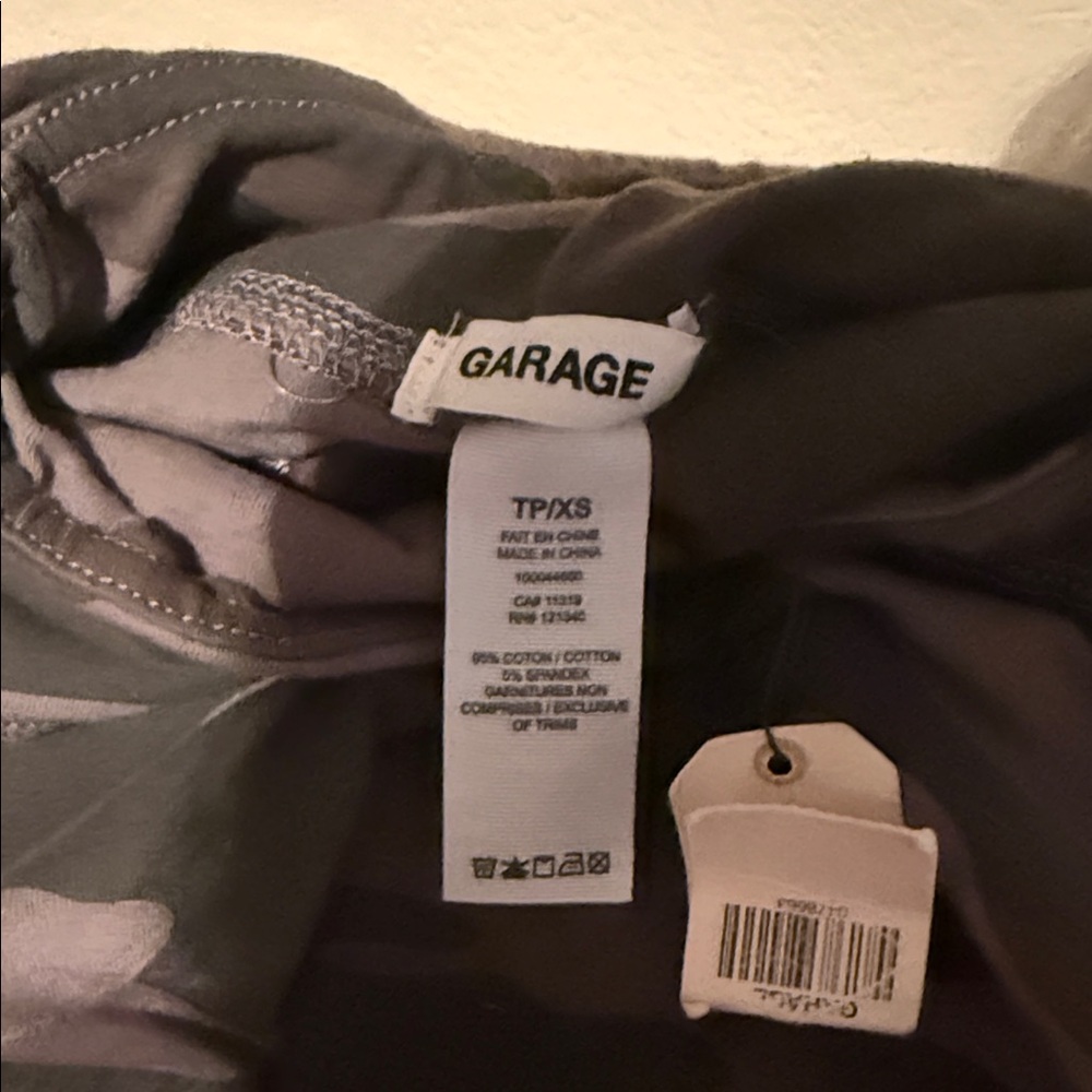 Garage Girls' Camo Leggings with Red Side Stripes - Picture 4 of 5